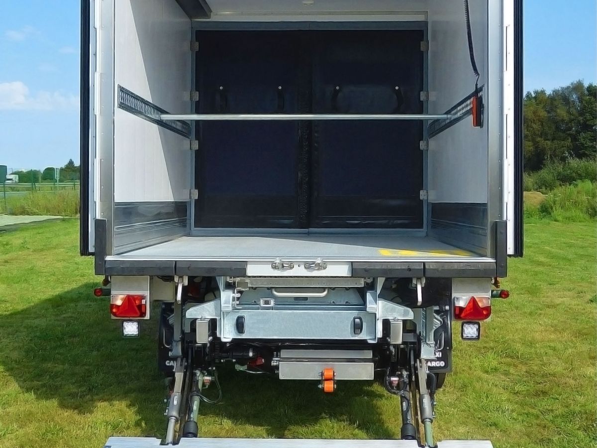 Maxifrigo avec hayon rabattable