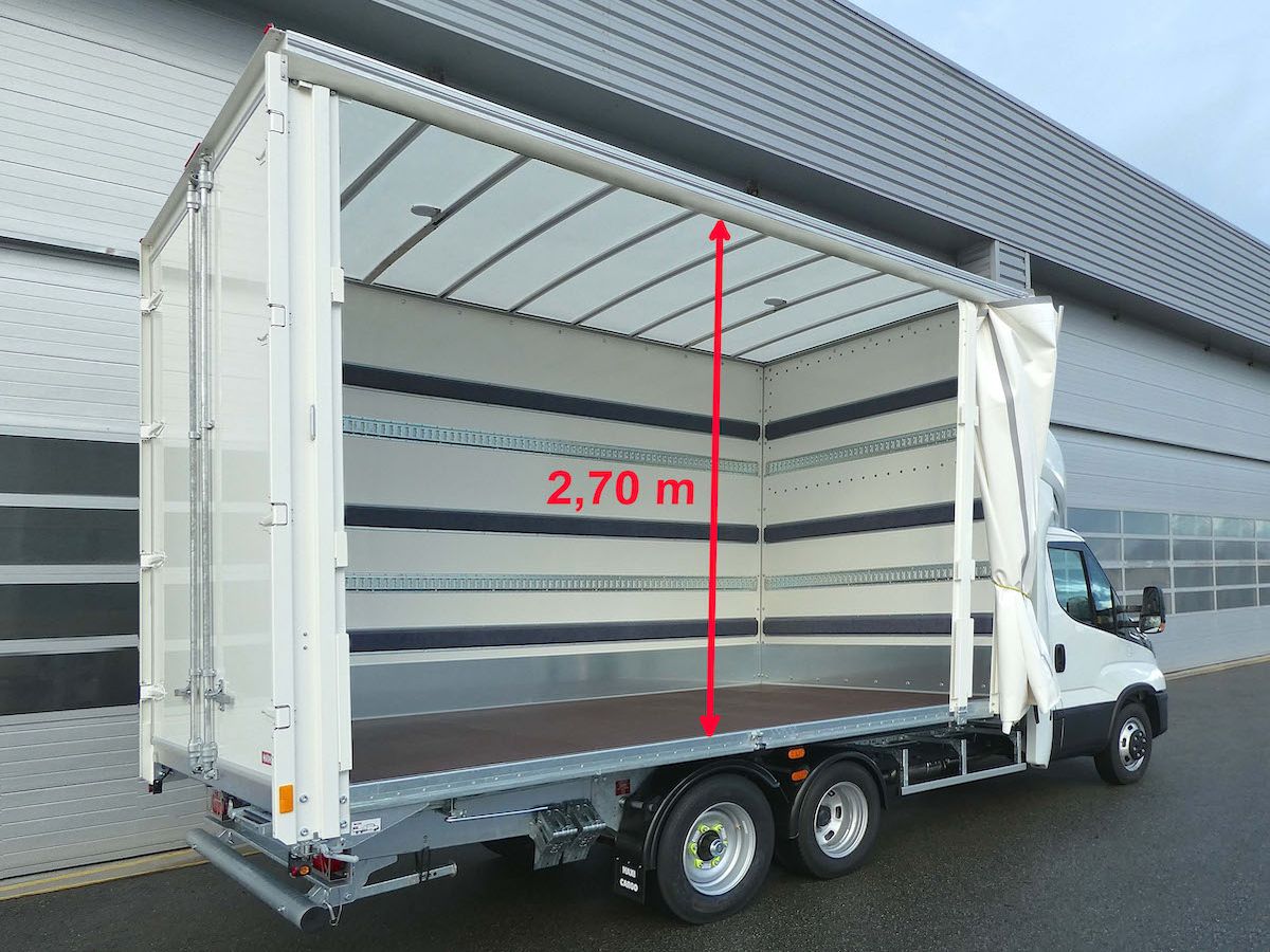 Maxifourgon grande hauteur avec bâche