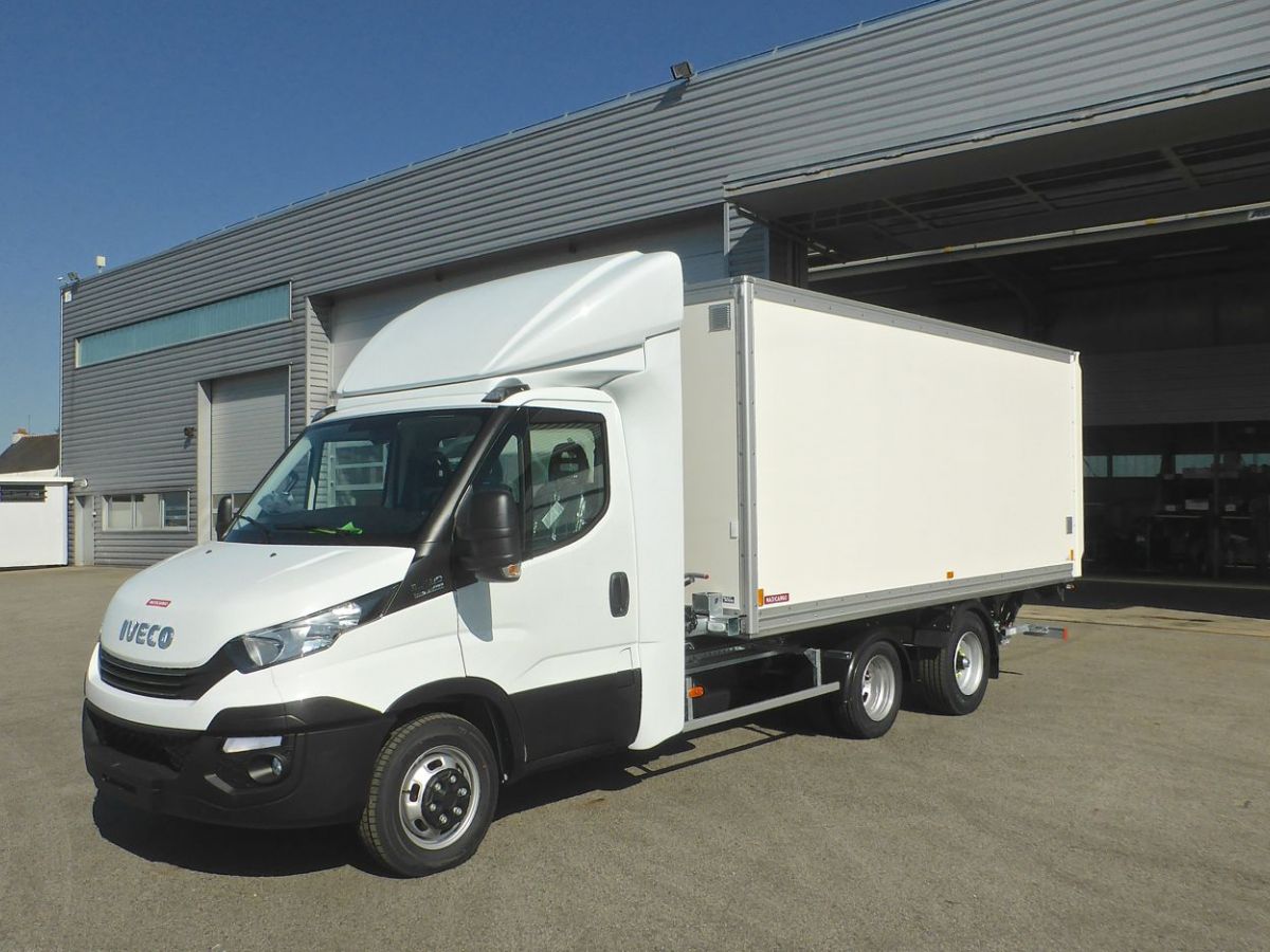 Maxifourgon spécial Blanchisserie